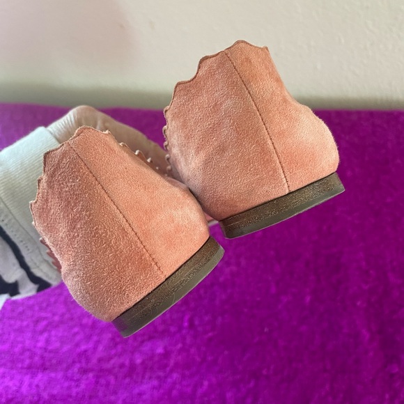 Chloe Melon Colored Suede Lauren Scalloped Edge Flats/ sz 38 - Picture 7 of 14